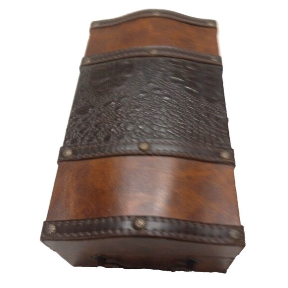 Leather and Alligator Skin Look Keepsake Box W/Latch About 10 x 6 x 3.5 In - Picture 3 of 7